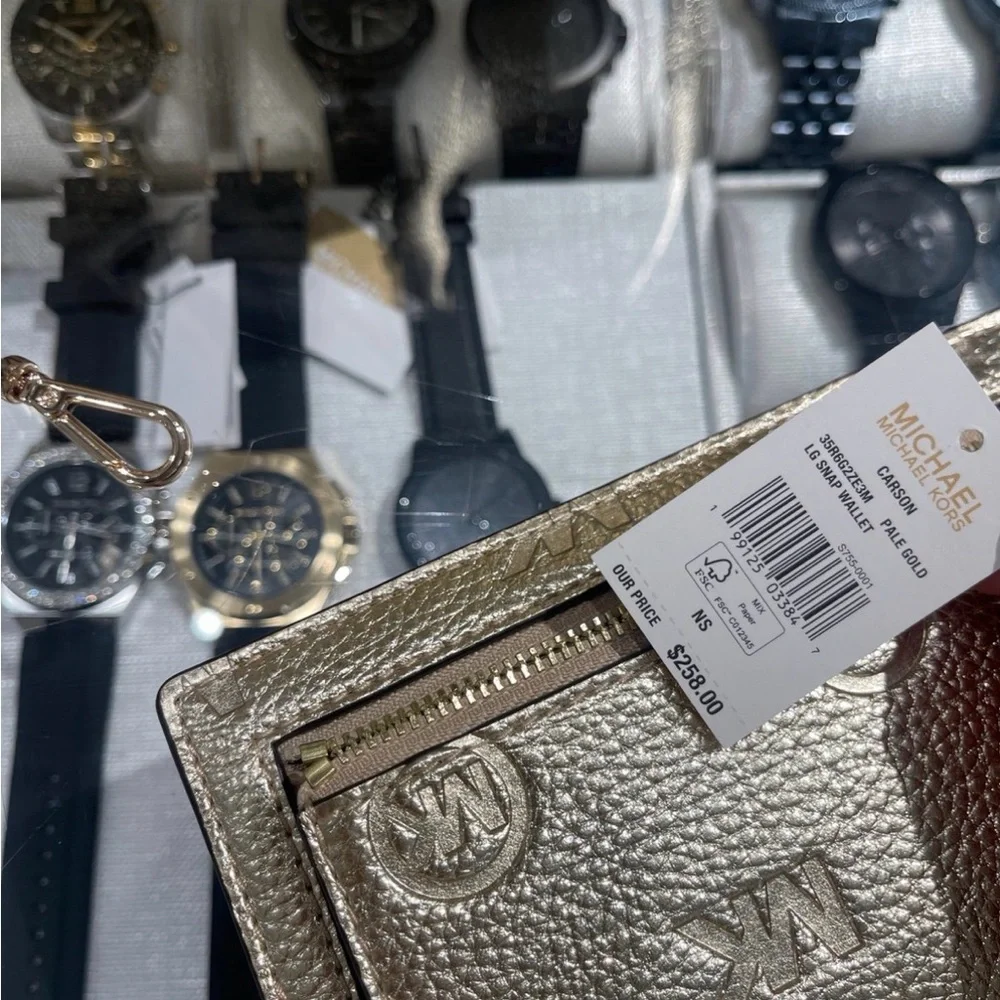 NWT MICHAEL KORS Carson Large Metallic Logo Debossed Snap Wallet - Picture 7 of 7